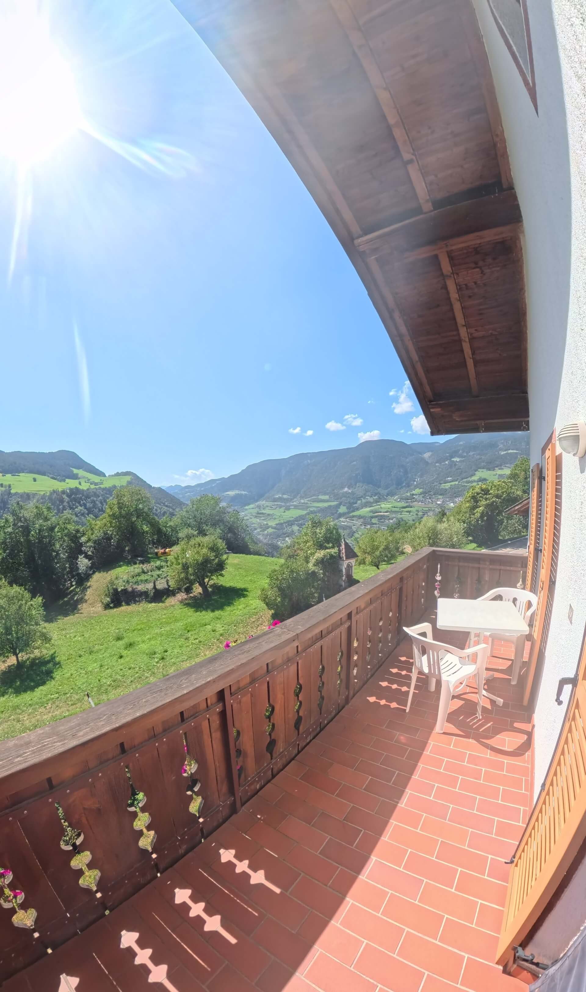 Blick aus der Wohnung auf die Bergwelt