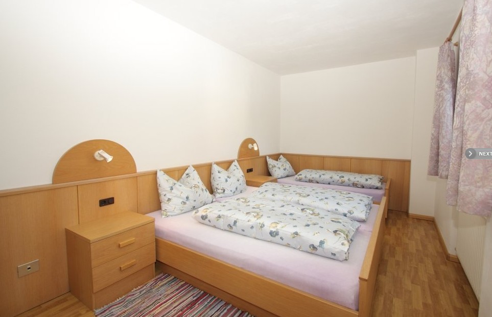Schlafzimmer der Ferienwohnung 2 am Paderlafoderhof